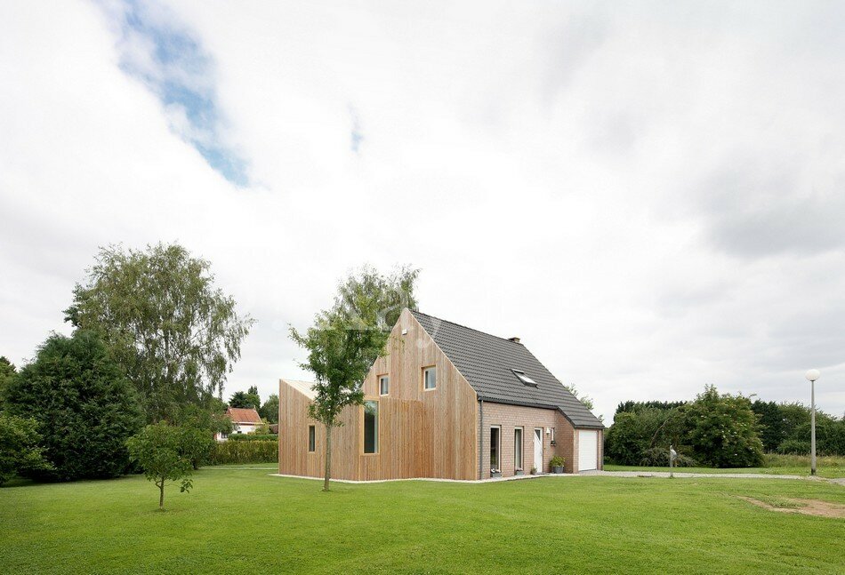 wooden house 4 Striking Home Extension Creatively Enhancing a Pavilion Type Residence in Belgium
