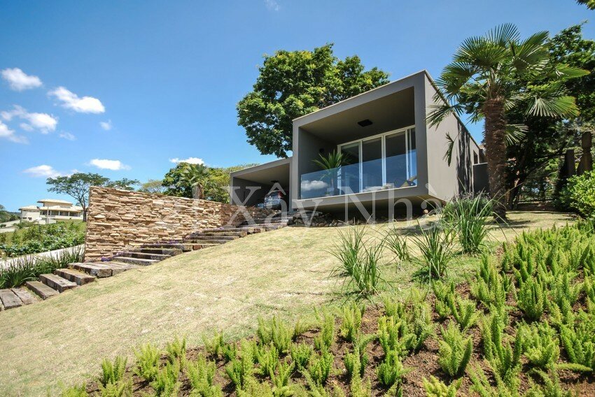 design modern residence7 Contemporary Architecture Diluted in a Bucolic Landscape: ME House