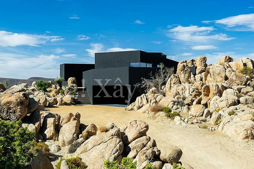 Excessively-Modern-House-in-Desert-02